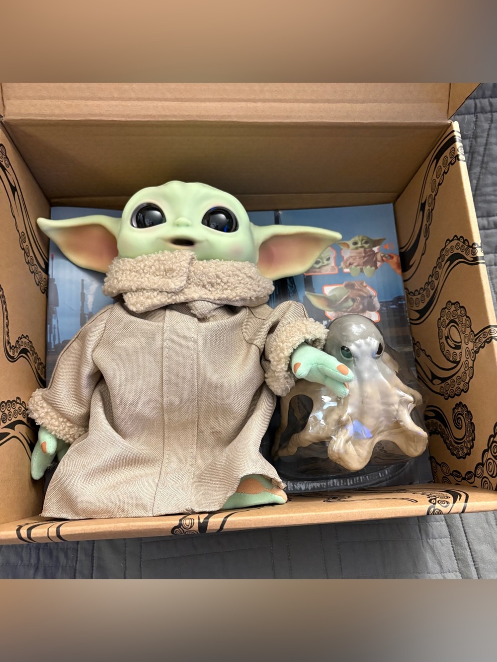 Star Wars The Mandalorian Grogu With Octopus Plush Toy w/ Sound The Child